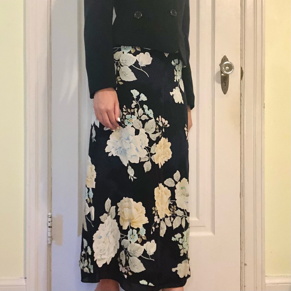 Linda Allard Ellen Tracy Silk Floral Maxi Skirt Black